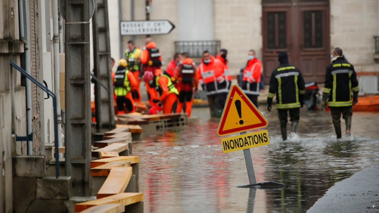 Fransa’da sel: 5 kişi hastaneye kaldırıldı